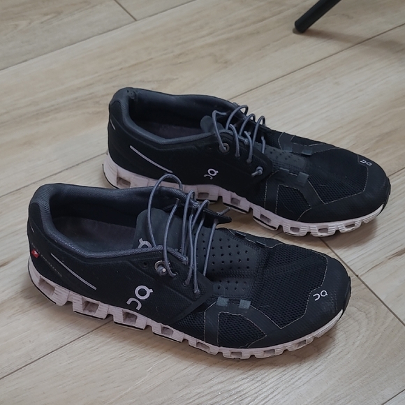 On Running Shoes - On Cloud Running Womens Black Athletic Shoes Size 8.5